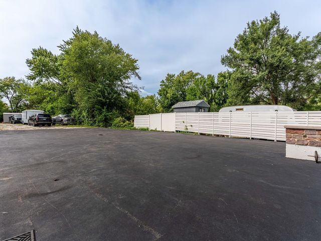 8454 S 85th Court, Hickory Hills, IL 60457