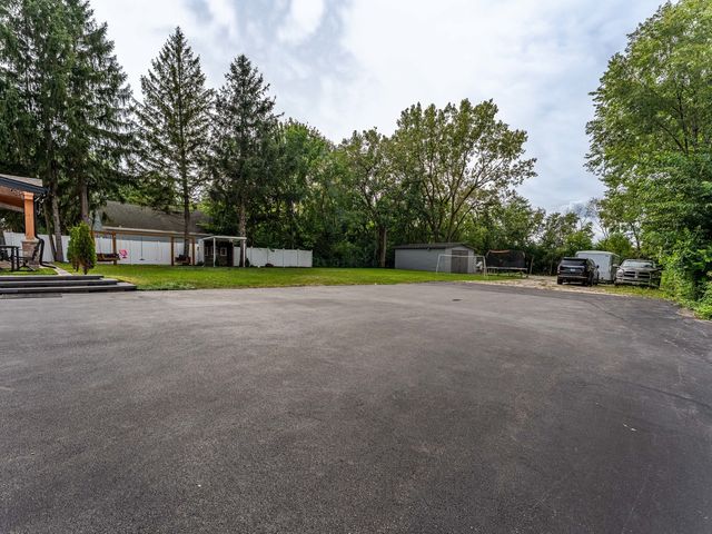 8454 S 85th Court, Hickory Hills, IL 60457