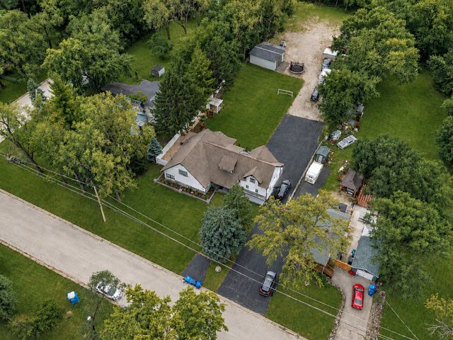 8454 S 85th Court, Hickory Hills, IL 60457