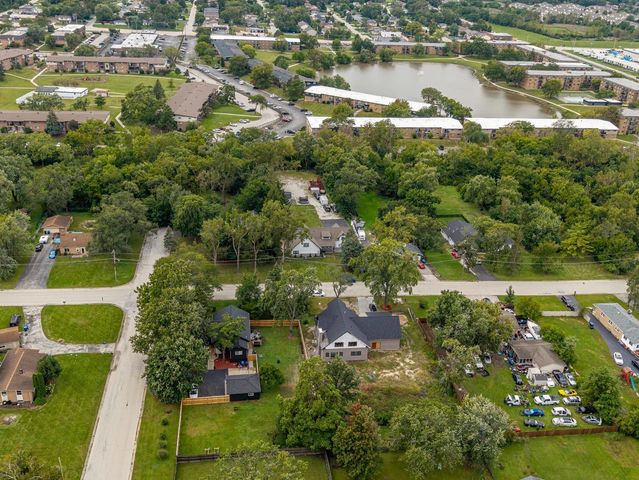 8454 S 85th Court, Hickory Hills, IL 60457