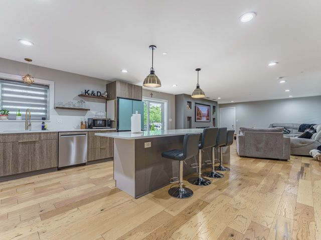 8454 S 85th Court, Hickory Hills, IL 60457
