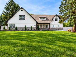 8454 S 85th Court, Hickory Hills, IL 60457