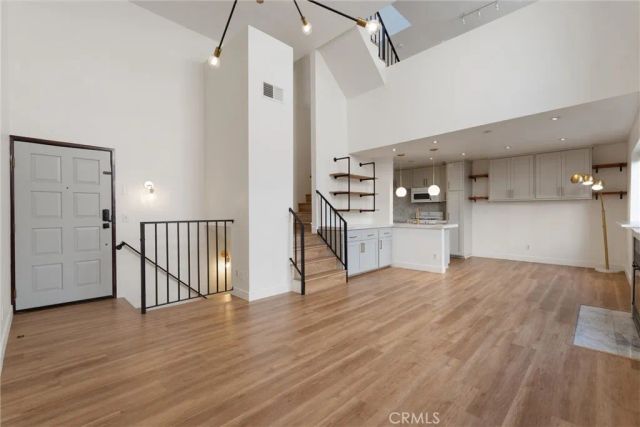 869 S Wooster 303, Los Angeles, CA 90035