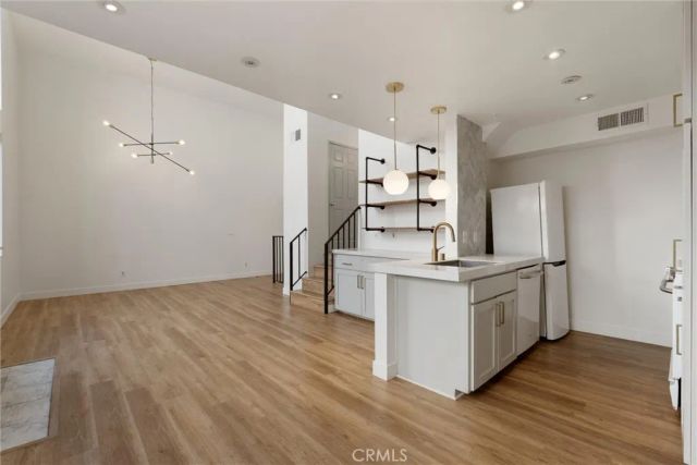 869 S Wooster 303, Los Angeles, CA 90035