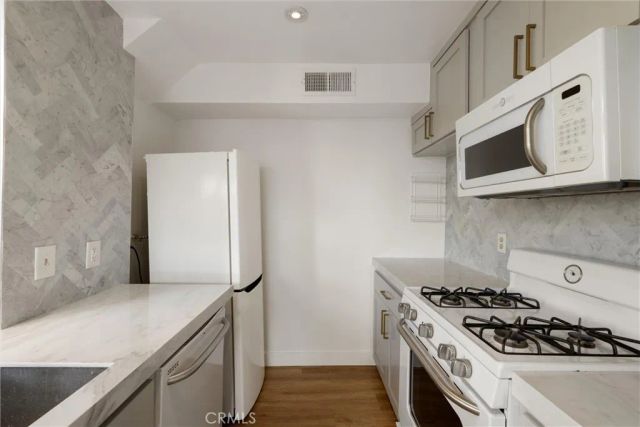 869 S Wooster 303, Los Angeles, CA 90035