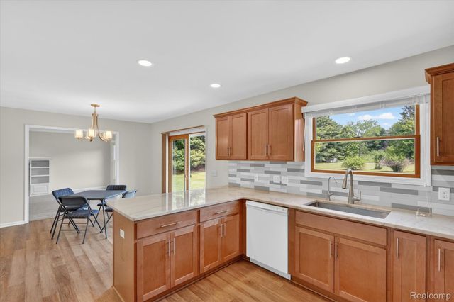 2724 Ore Valley Drive, Hartland Township, MI 48353
