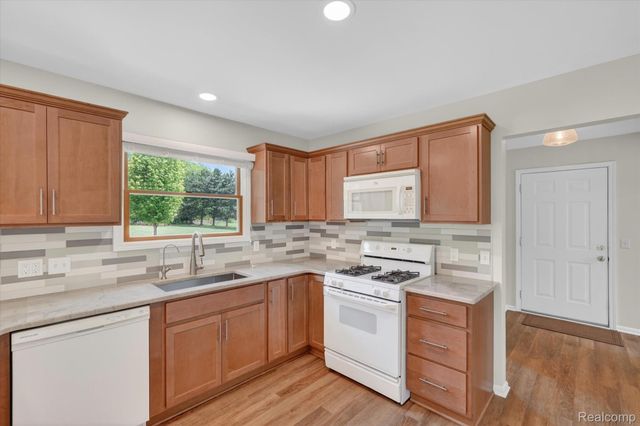 2724 Ore Valley Drive, Hartland Township, MI 48353