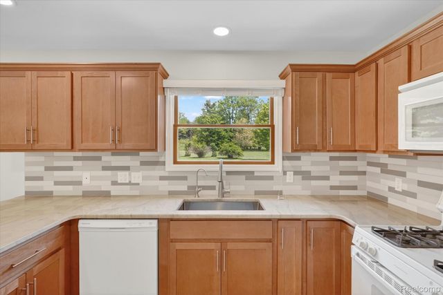2724 Ore Valley Drive, Hartland Township, MI 48353