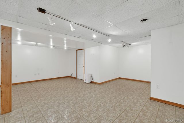 2724 Ore Valley Drive, Hartland Township, MI 48353