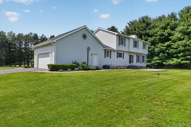 2724 Ore Valley Drive, Hartland Township, MI 48353