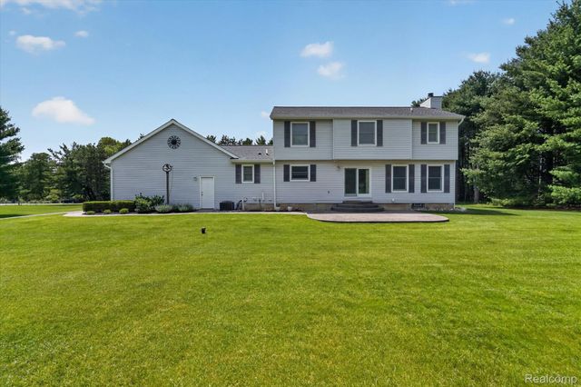 2724 Ore Valley Drive, Hartland Township, MI 48353