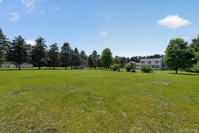 2724 Ore Valley Drive, Hartland Township, MI 48353