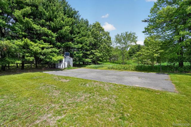 2724 Ore Valley Drive, Hartland Township, MI 48353