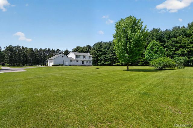 2724 Ore Valley Drive, Hartland Township, MI 48353