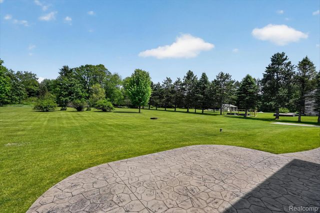 2724 Ore Valley Drive, Hartland Township, MI 48353