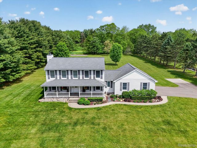 2724 Ore Valley Drive, Hartland Township, MI 48353