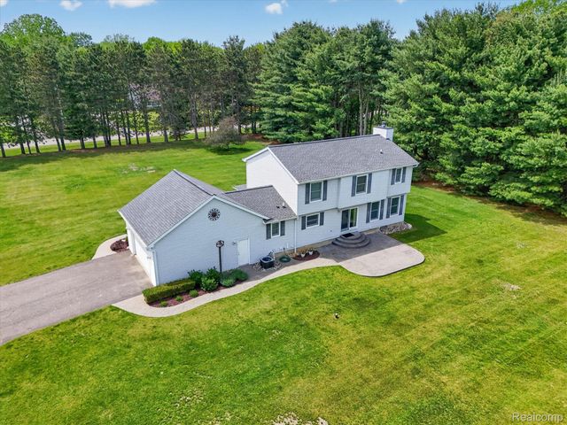 2724 Ore Valley Drive, Hartland Township, MI 48353