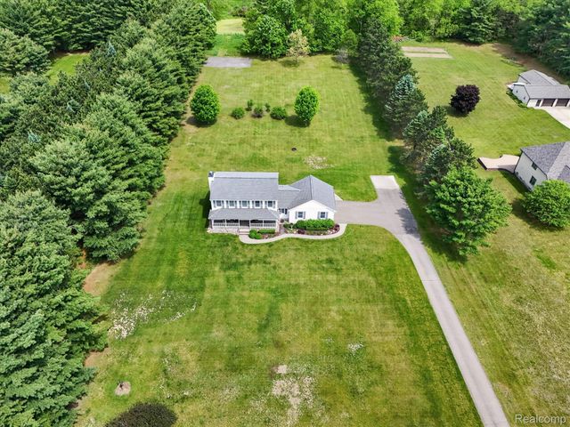 2724 Ore Valley Drive, Hartland Township, MI 48353