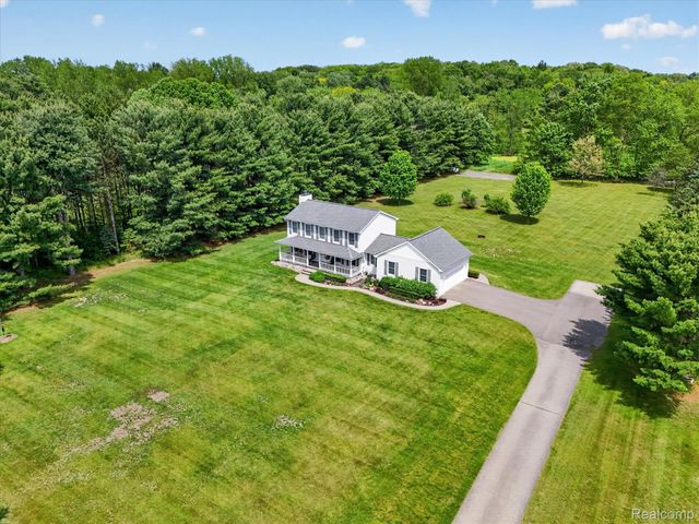 2724 Ore Valley Drive, Hartland Township, MI 48353