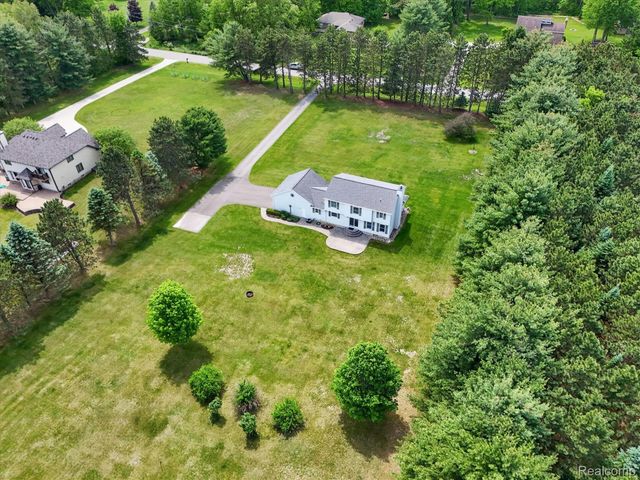 2724 Ore Valley Drive, Hartland Township, MI 48353