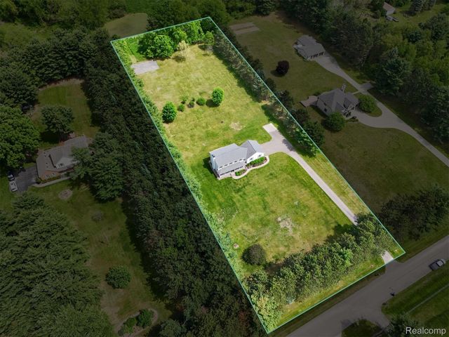 2724 Ore Valley Drive, Hartland Township, MI 48353