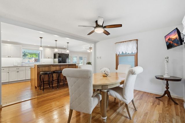 46 Country Rd, Agawam, MA 01001
