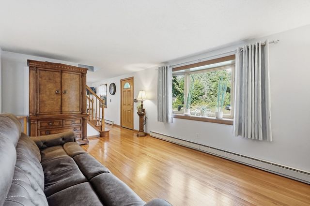 46 Country Rd, Agawam, MA 01001