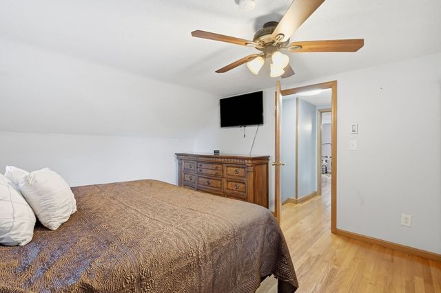 46 Country Rd, Agawam, MA 01001