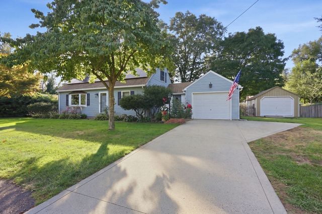 46 Country Rd, Agawam, MA 01001