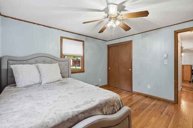46 Country Rd, Agawam, MA 01001