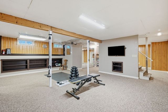 46 Country Rd, Agawam, MA 01001