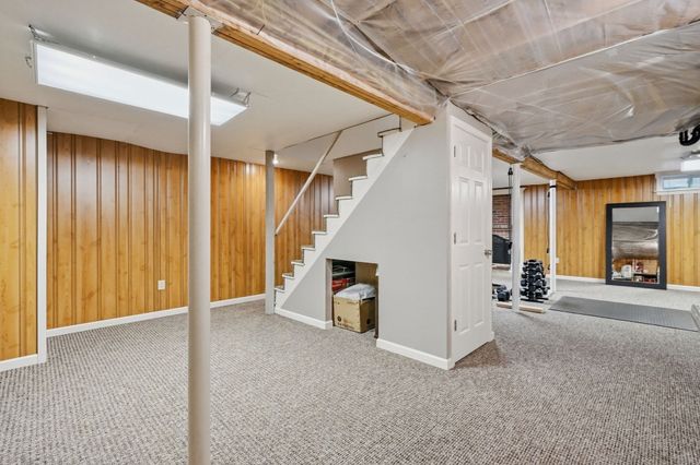 46 Country Rd, Agawam, MA 01001