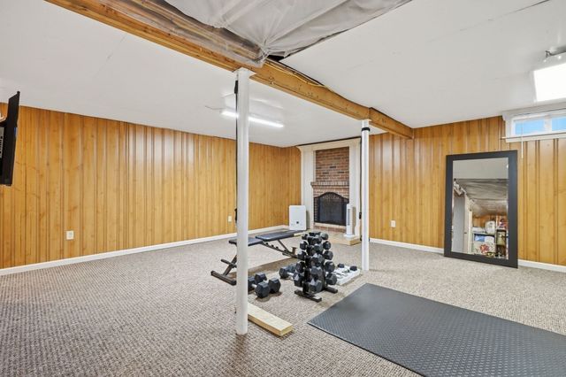 46 Country Rd, Agawam, MA 01001