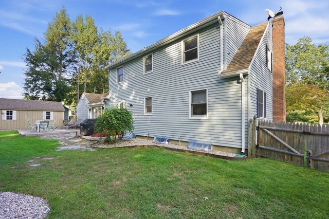 46 Country Rd, Agawam, MA 01001