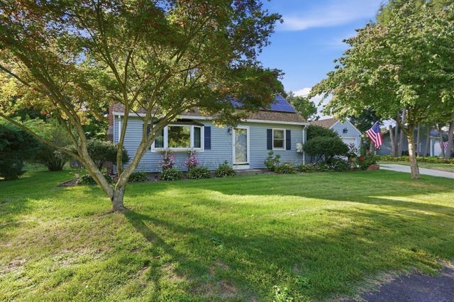 46 Country Rd, Agawam, MA 01001