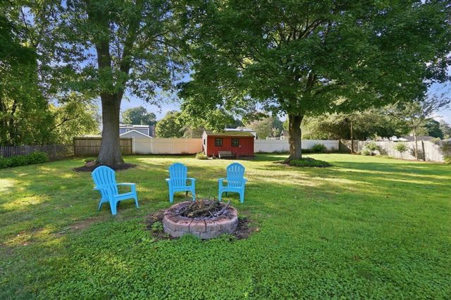 46 Country Rd, Agawam, MA 01001