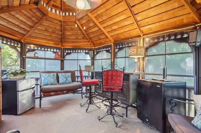 46 Country Rd, Agawam, MA 01001