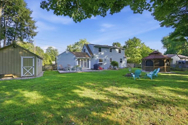 46 Country Rd, Agawam, MA 01001
