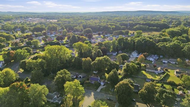 46 Country Rd, Agawam, MA 01001