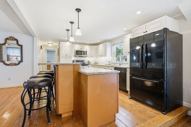 46 Country Rd, Agawam, MA 01001
