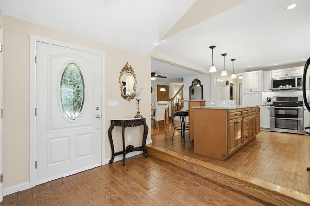 46 Country Rd, Agawam, MA 01001