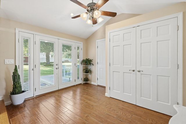 46 Country Rd, Agawam, MA 01001