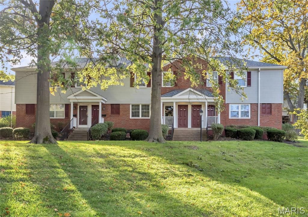 9155 N Swan Circle, St Louis, MO 63144