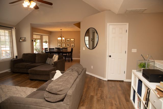 3740 N Oak Point Avenue, Springfield, MO 65803