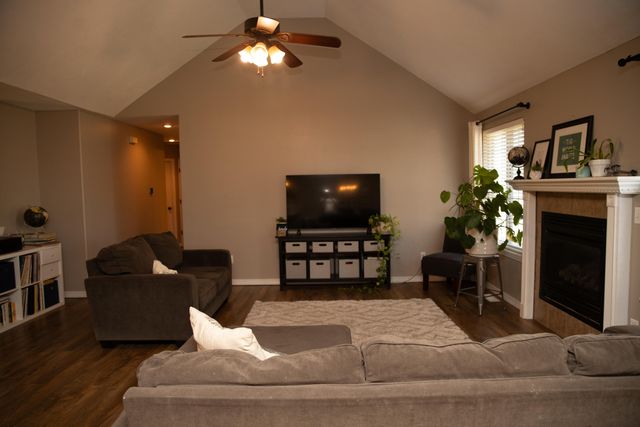 3740 N Oak Point Avenue, Springfield, MO 65803