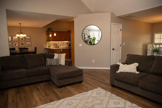 3740 N Oak Point Avenue, Springfield, MO 65803