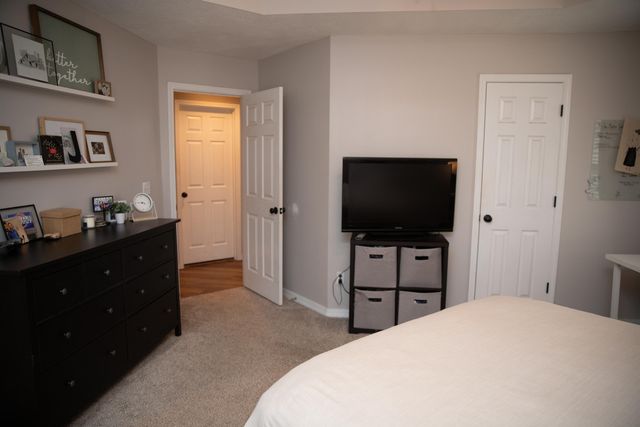 3740 N Oak Point Avenue, Springfield, MO 65803