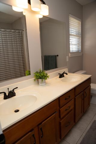 3740 N Oak Point Avenue, Springfield, MO 65803