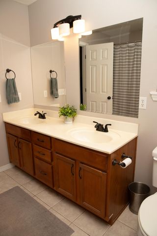 3740 N Oak Point Avenue, Springfield, MO 65803