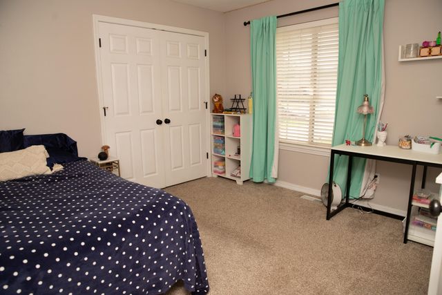 3740 N Oak Point Avenue, Springfield, MO 65803